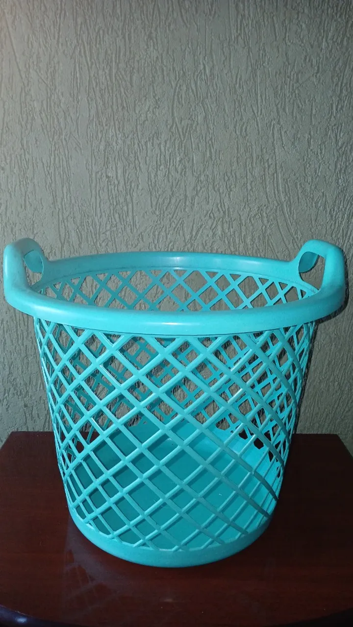 Cesto para roupas em perfeito estado
