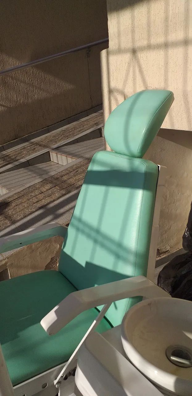 1 Cadeira Odontológica Gnatus verde, funcionando 127 v - Foto 2