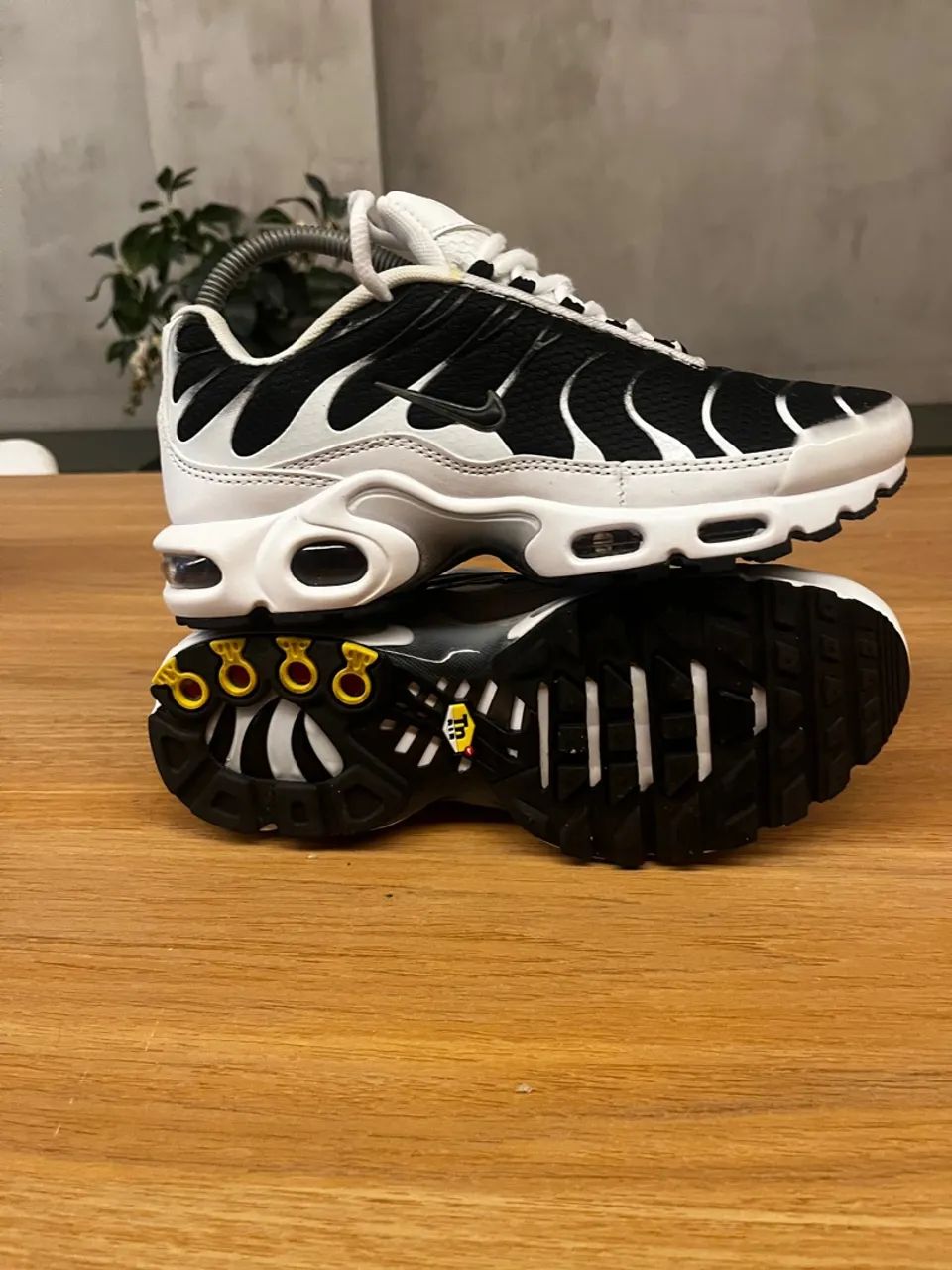 TENIS NIKE AIR MAX PLUS  - Foto 4