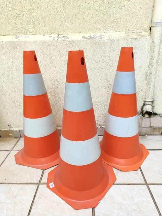 Cone de Sinalização Laranja e Branco com Refletor - Alto - Foto 4