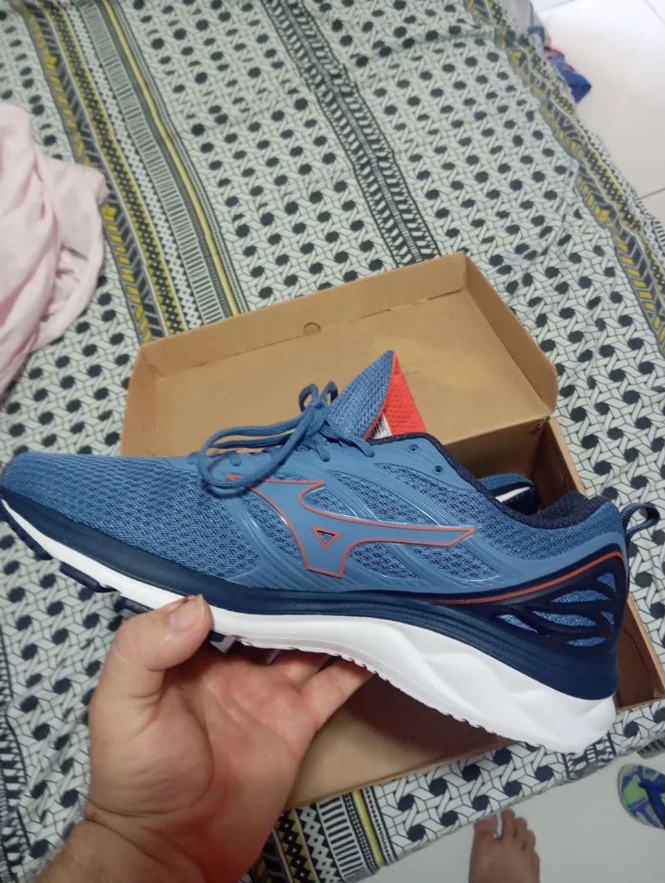 Tênis Mizuno Azul com Detalhes em Vermelho