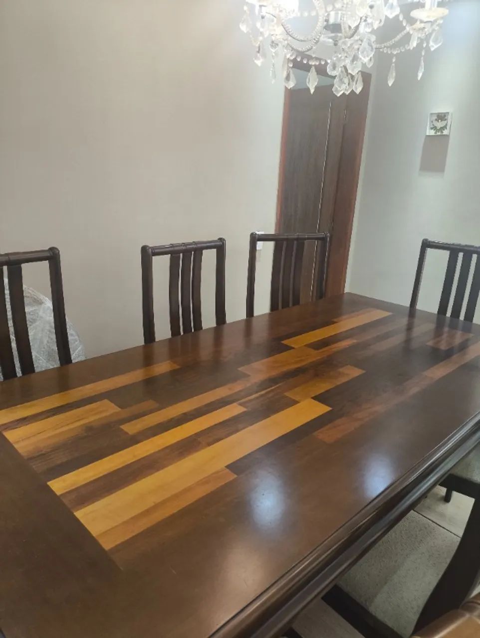 Mesa de jantar madeira mogno e 08 cadeiras - Foto 4