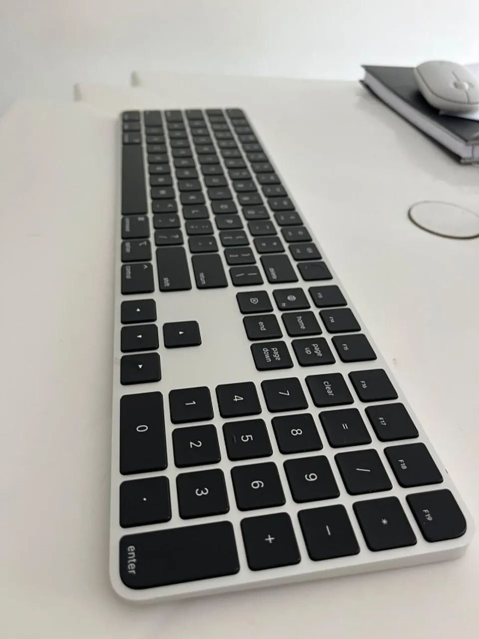 Magic Keyboard com Touch ID e Teclado Numérico