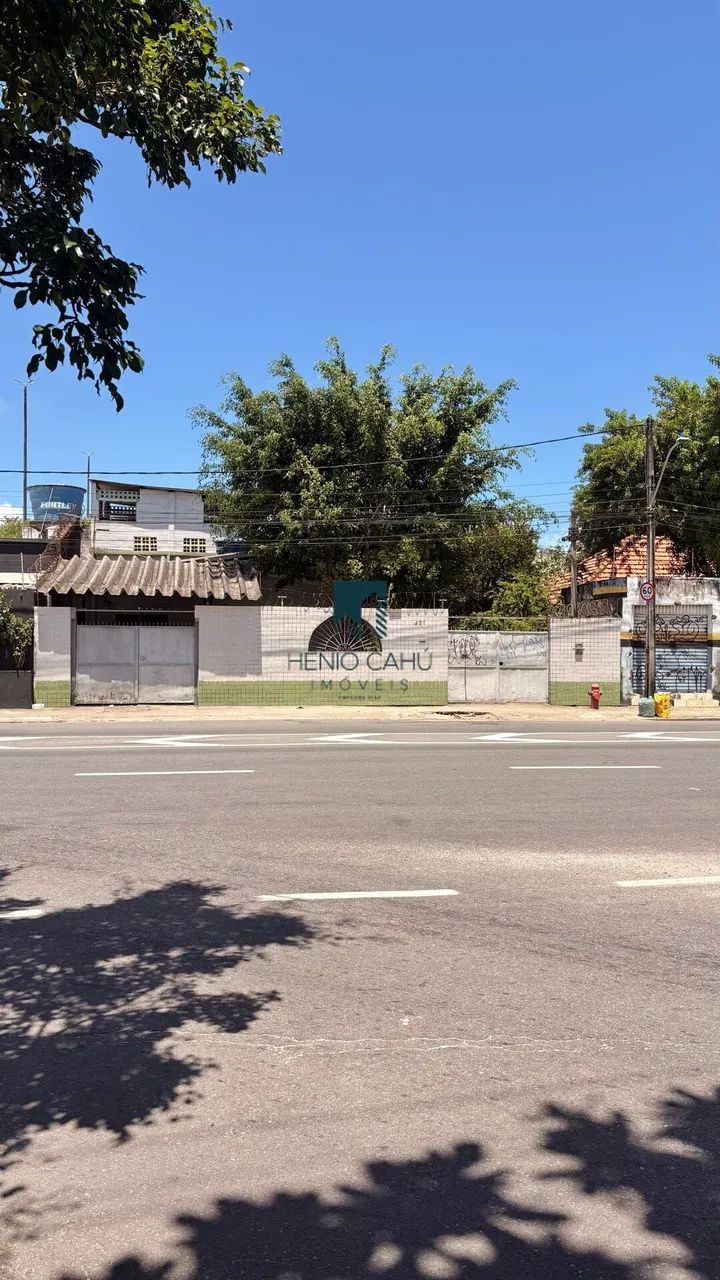 Casa com 3 garagens no Cabanga