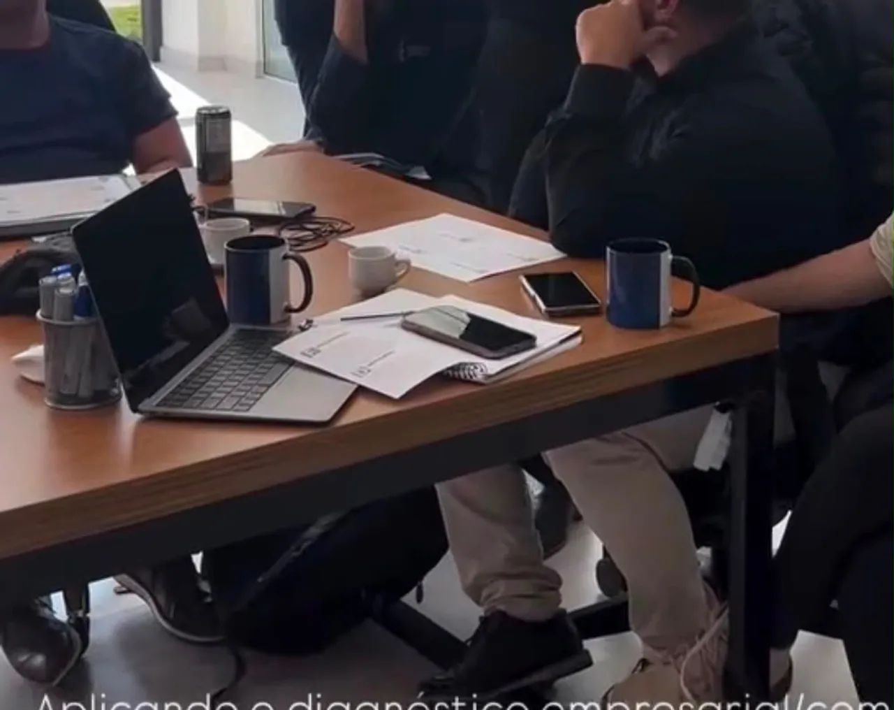 Mesa de reunião para escritório/ estação de trabalho - Foto 2