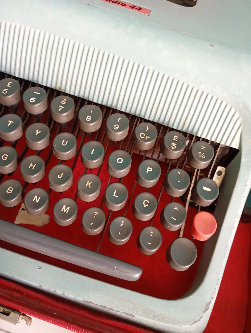 Máquina de Escrever Antiga Olivetti Studio 44 - Década de 1950 - Foto 4
