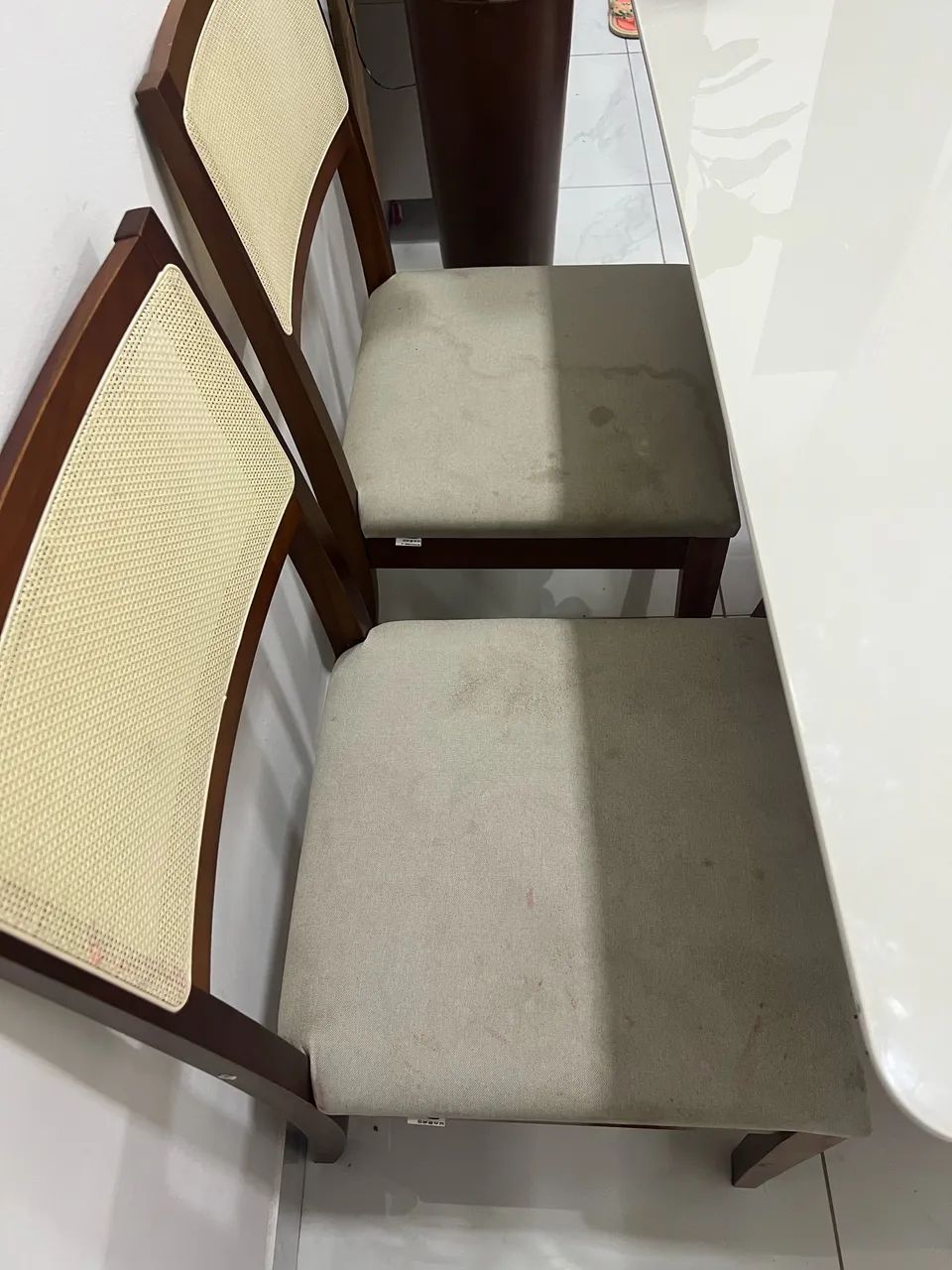Conjunto de mesa de jantar com 4 cadeiras - R$ 2.800 - Foto 4