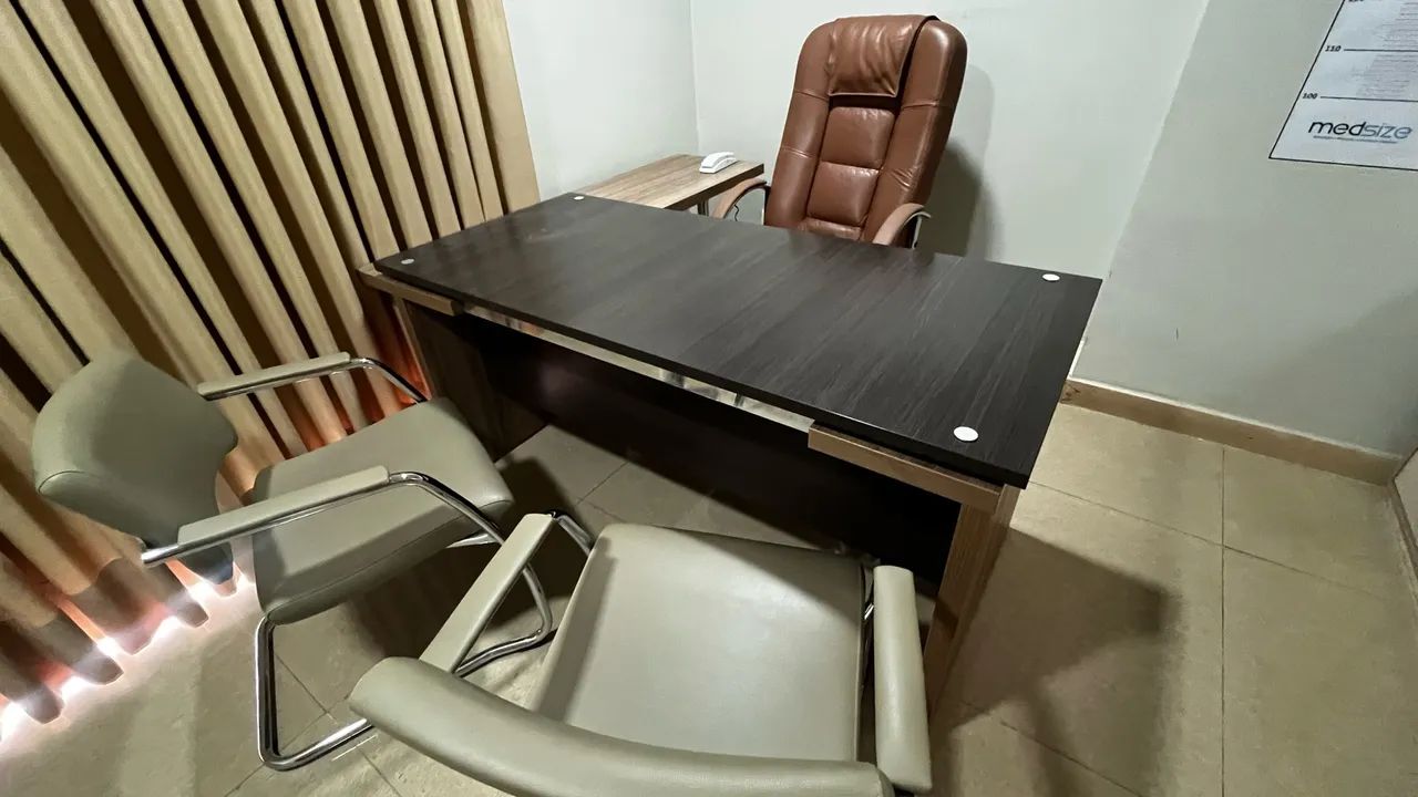 Mesa de escritório consultório  - Foto 5