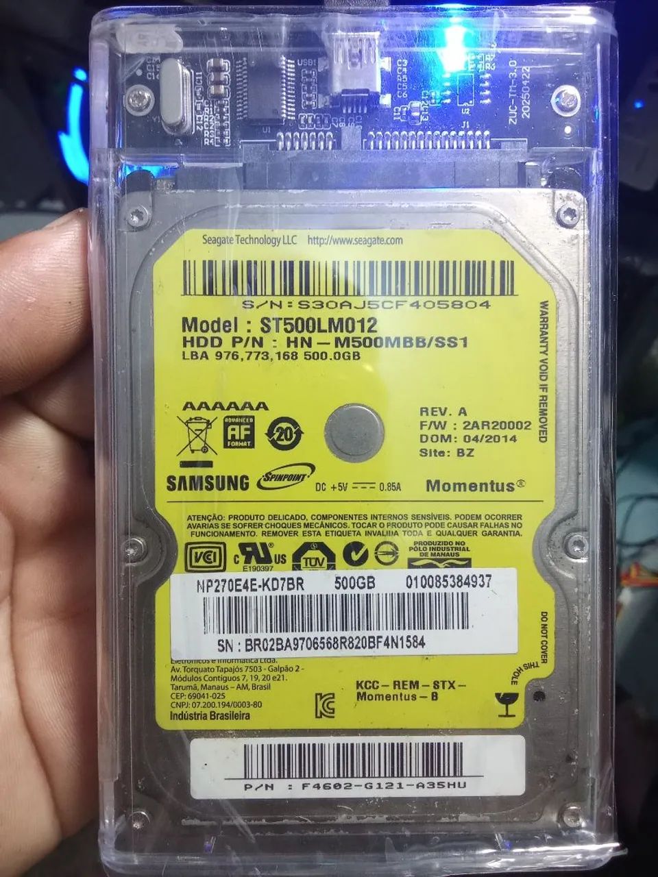 HD externo USB de 500gb. Com 200 GB de músicas
