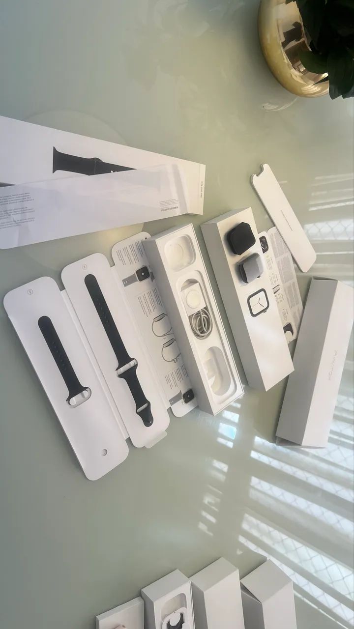 Apple Watch 4 - 44 mm preto  - Foto 2