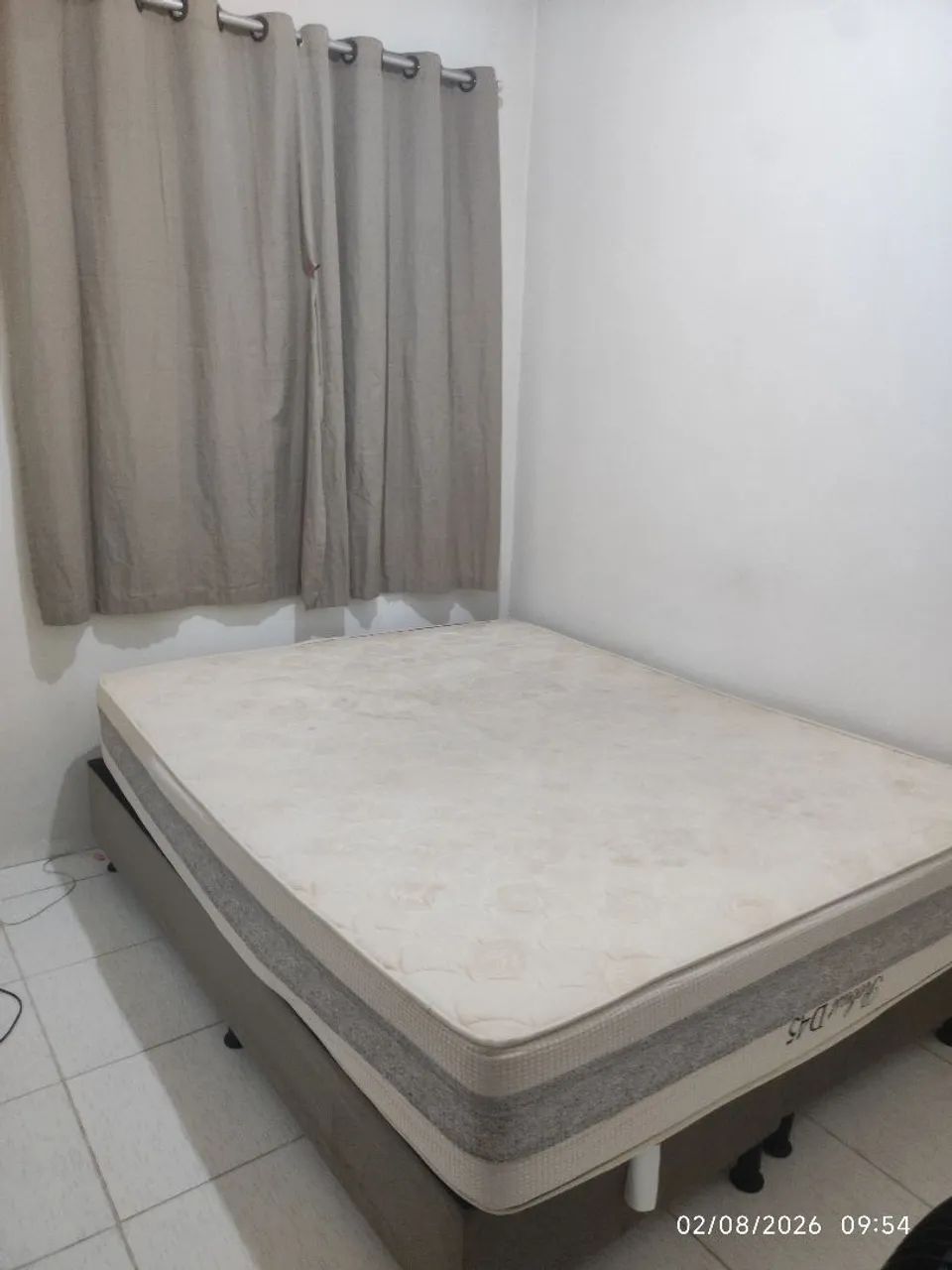 Cama Queen para vender logo