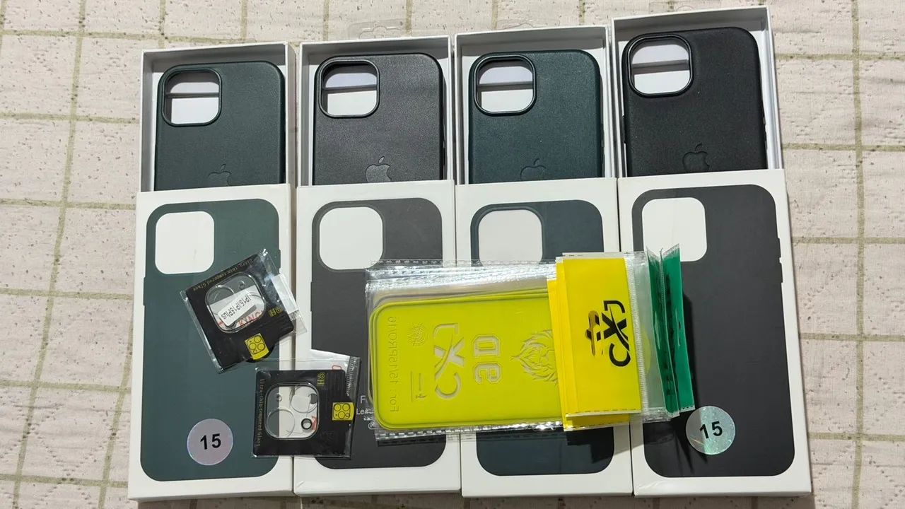 Vendo 4 capinhas de couro para iPhone 15 e +