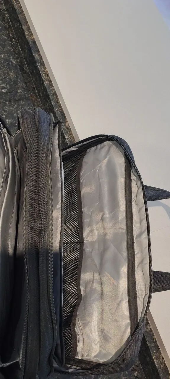 Esta é uma pasta preta para notebook da marca Cavezzale - Foto 5