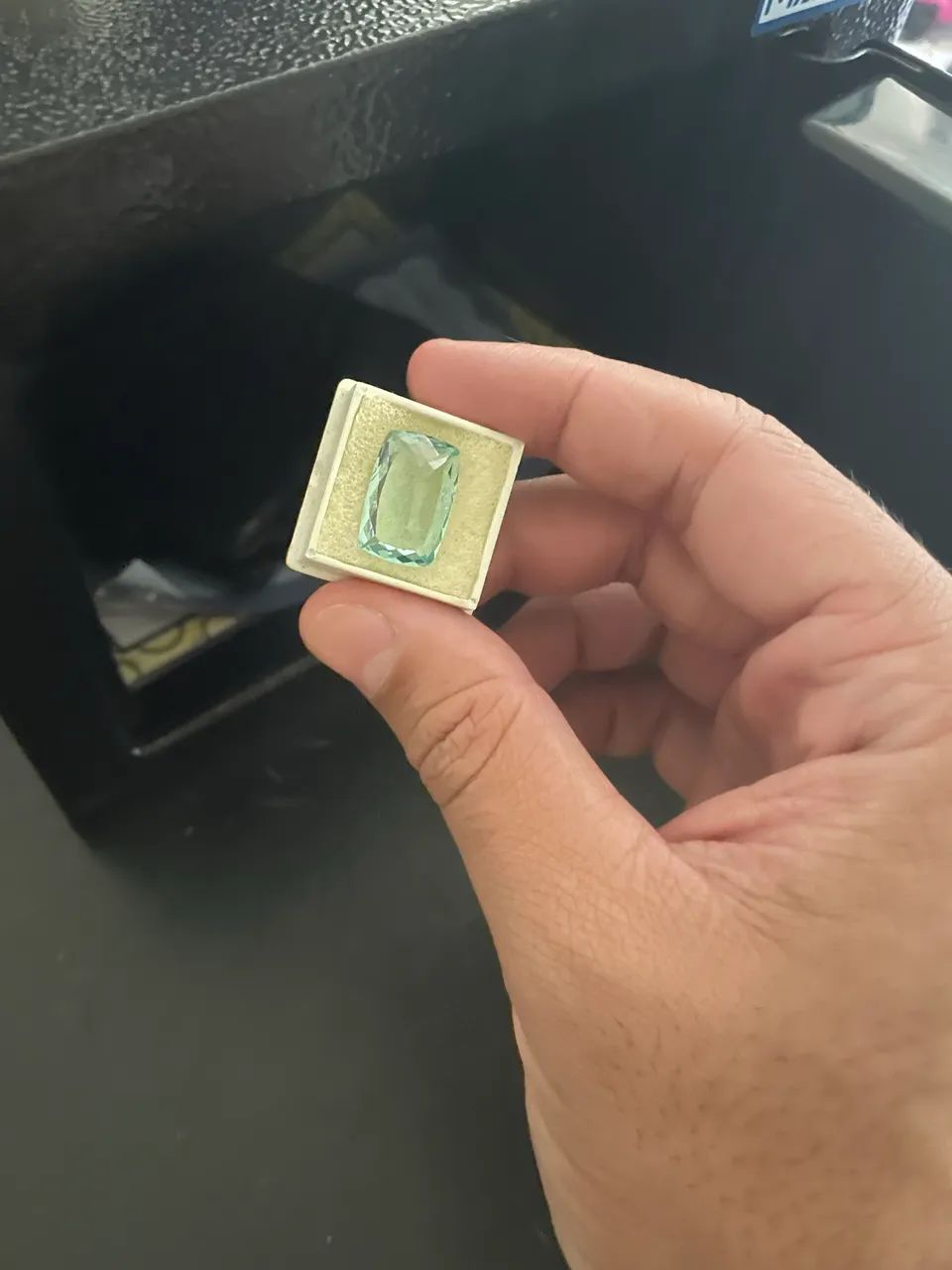 Topázio azul lapidado 