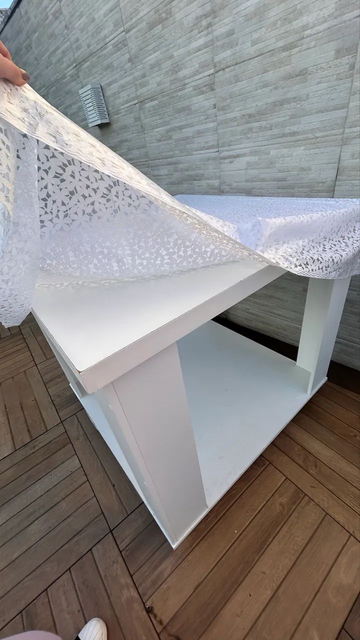 Mesa de Centro/Expositora Quadrada em MDF Reforçado com Rodinhas - 1m x 1m - Foto 2