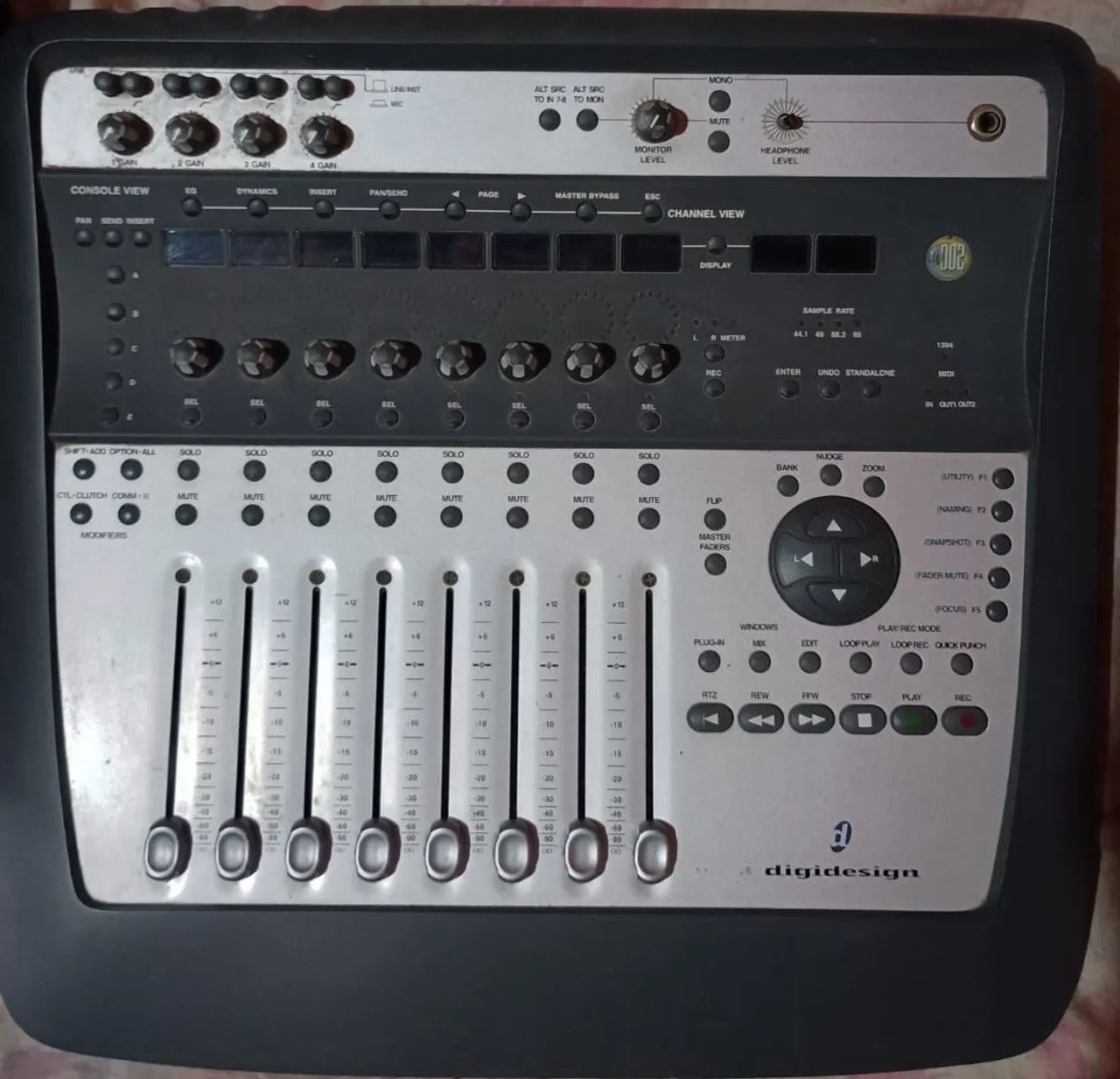 Mesa digital digidesign 002