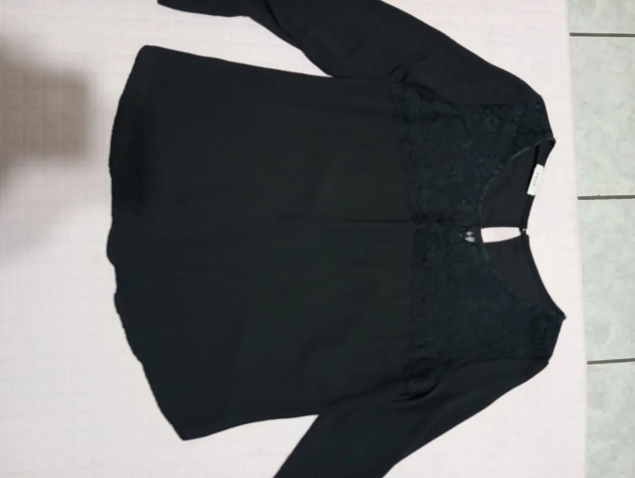 Blusa delicada preta