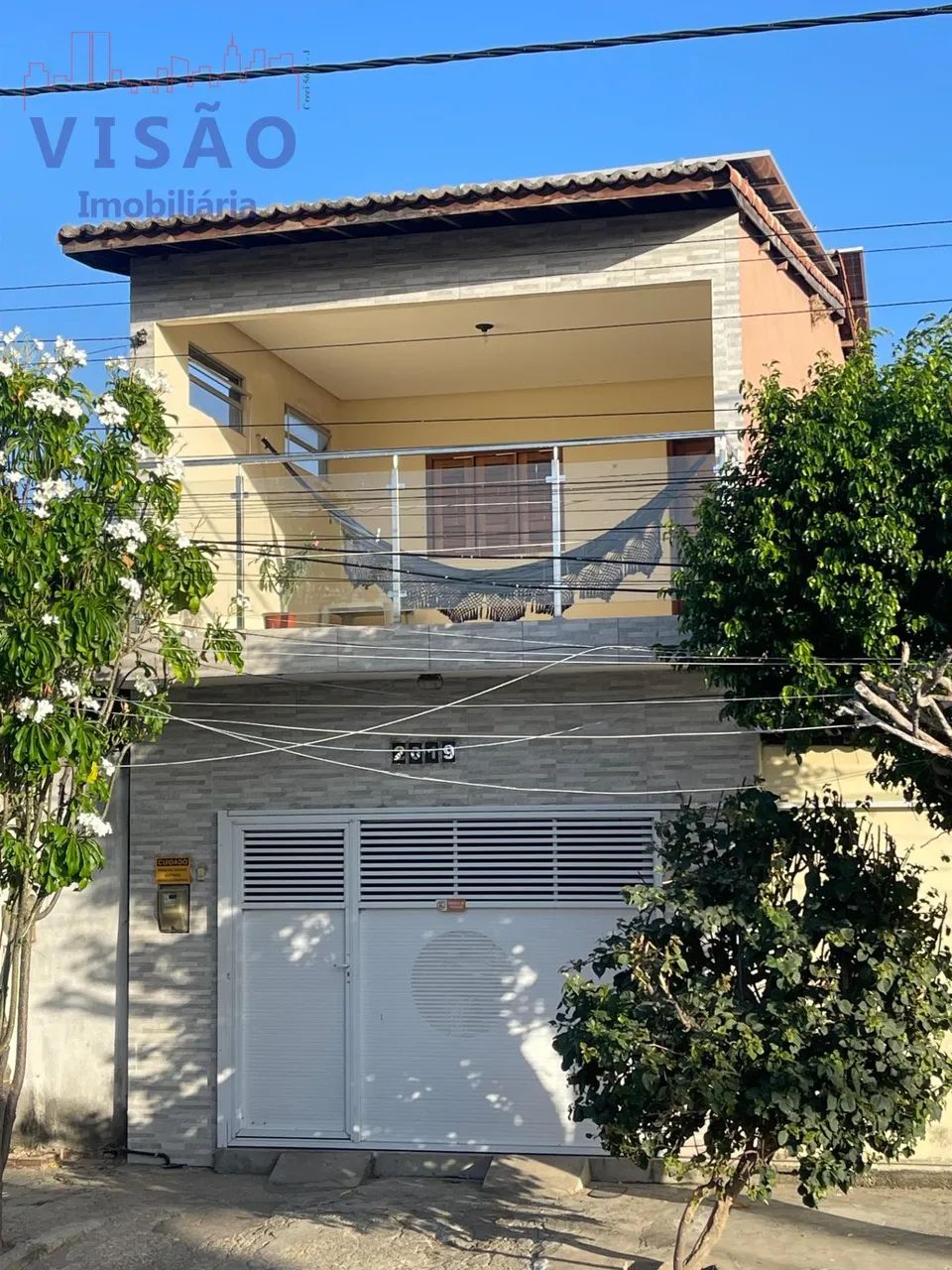 Vende-se Casa Duplex Moderna e Recém-Construída