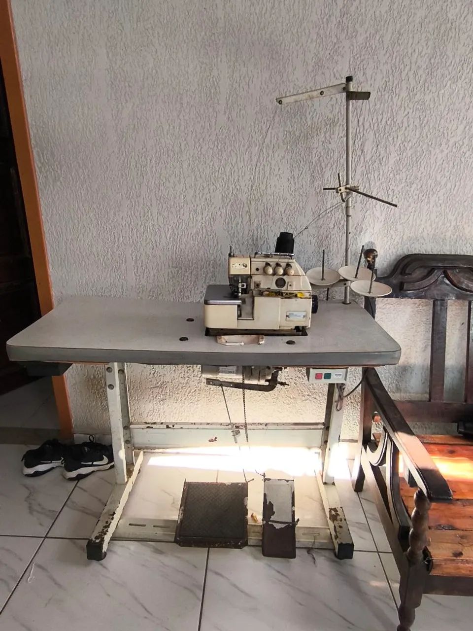 Máquina Overloque Yamata  - Foto 3