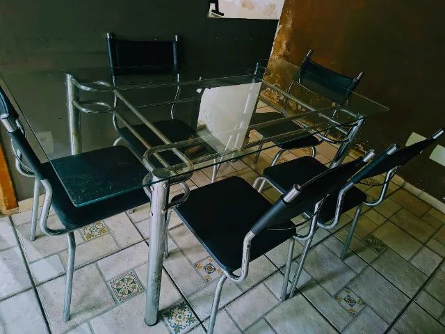 Mesa com tampo de vidro com 6 cadeiras medida de 1,60m - Foto 5