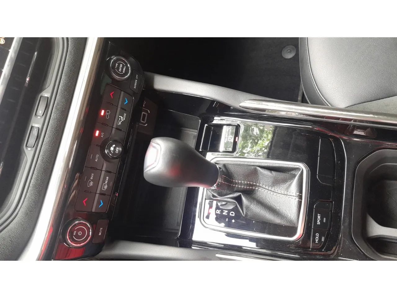 Jeep Commander Limited T270 1.3 TB Flex Aut., foto 14 de 16