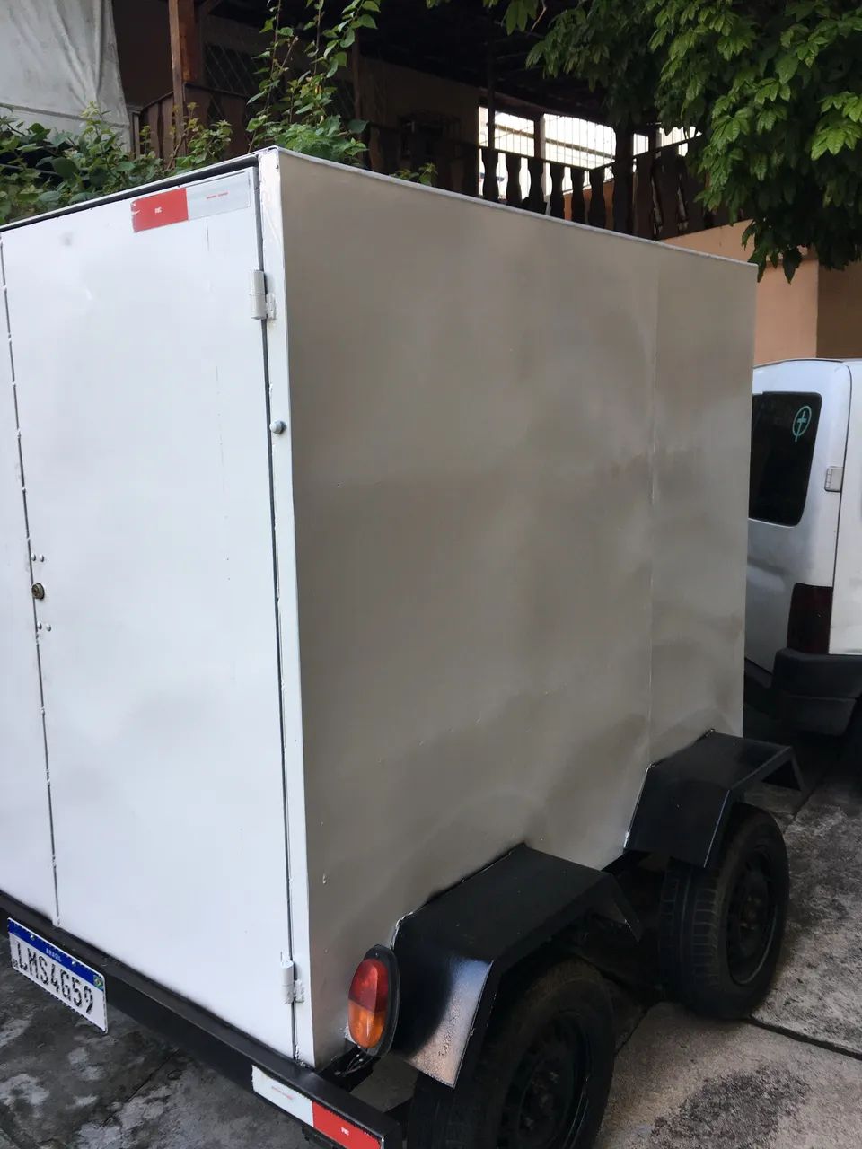Carretinha reboque fechada