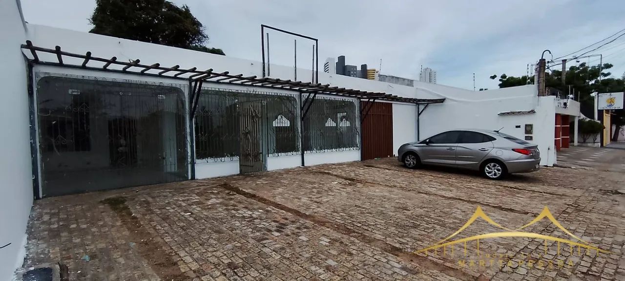 Casa Comercial em Ponta Negra com 457m², Na Av. Praia de Buzios