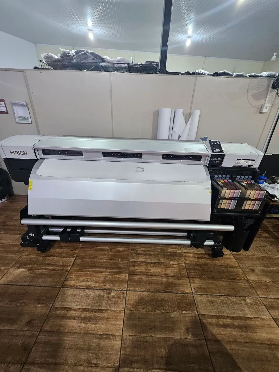 Plotter Epson SureColor F9200 Sublimação - Dividimos no cartão em 10x - Foto 2