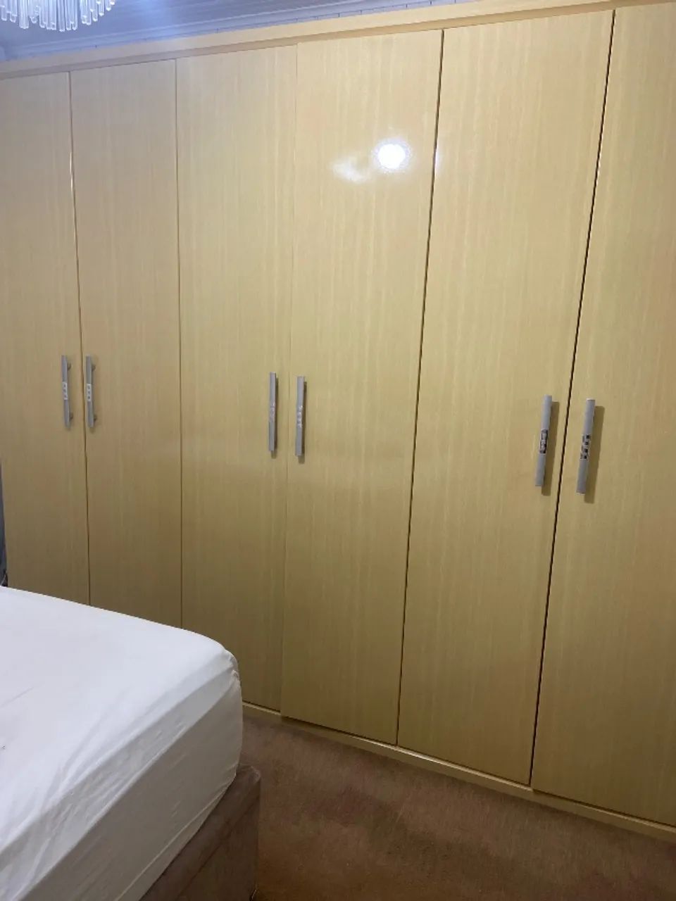 Guarda-roupa amplo 