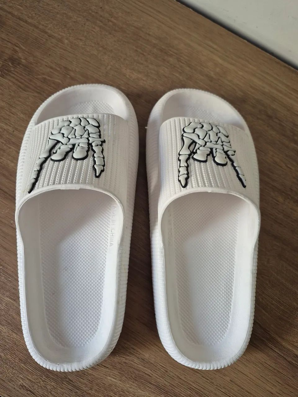 Chinelo nuvem de caveira!!? - Foto 3