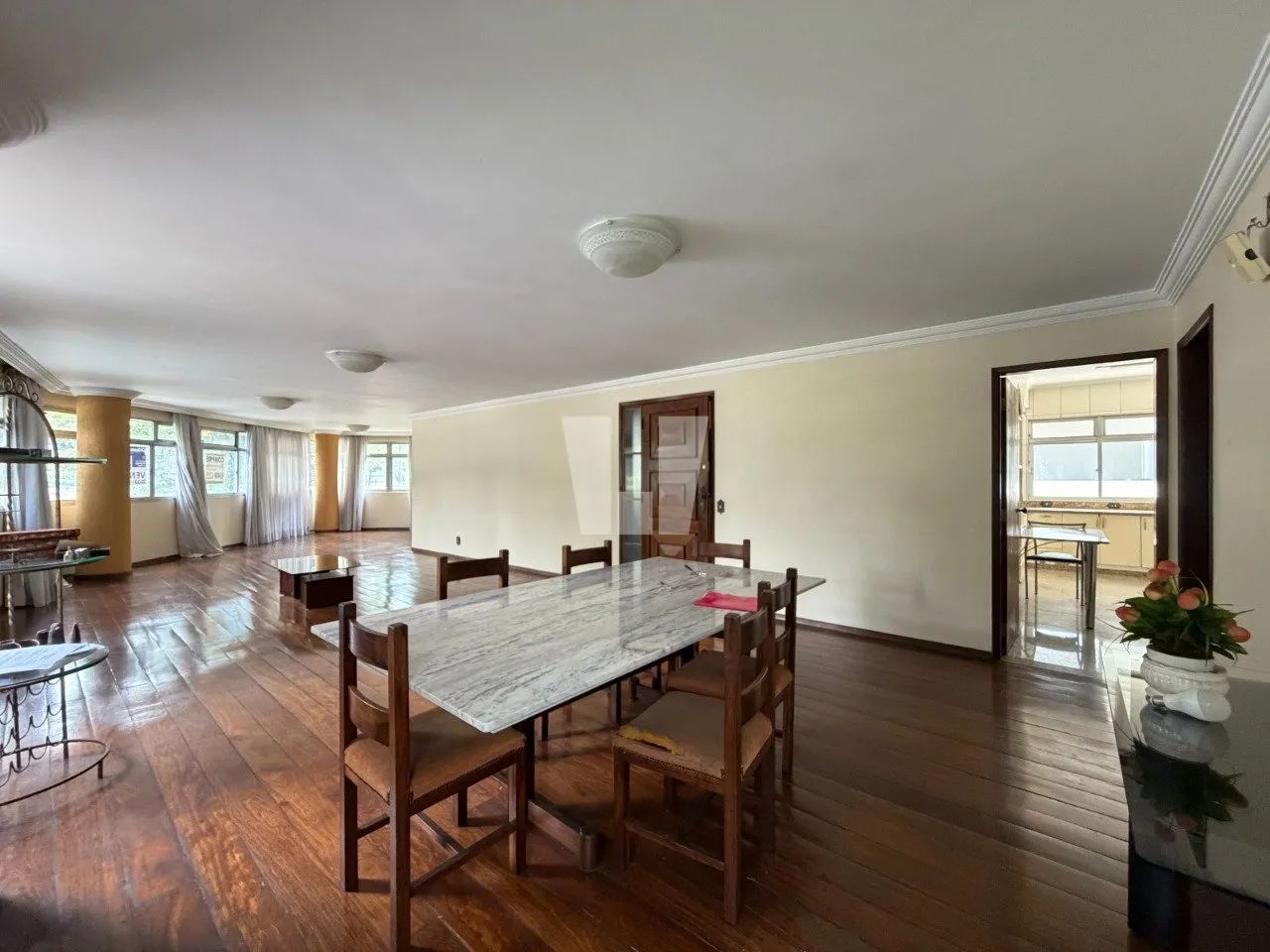 Apartamento com 03 quartos no Lourdes