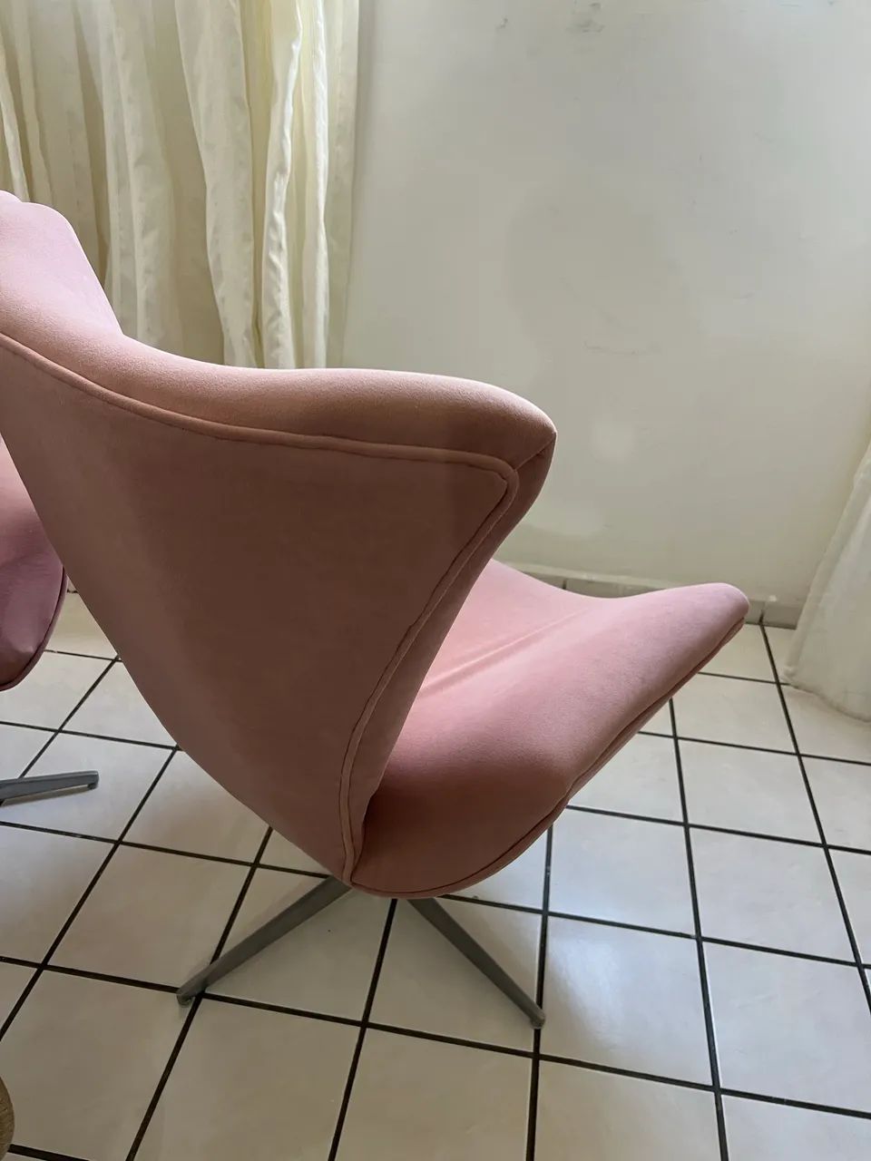 Poltronas 2 com pés de inox  - Foto 2