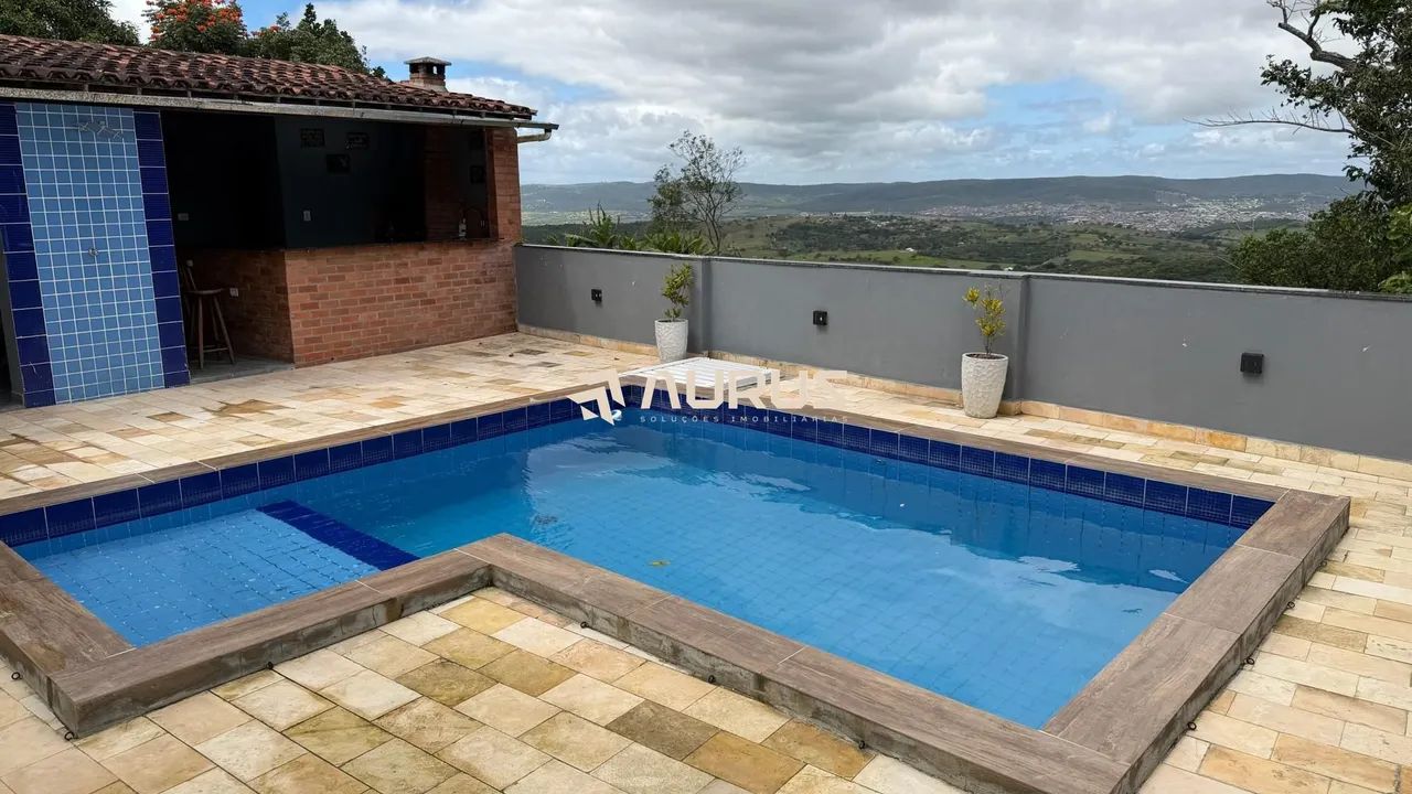 Casa com piscina e vista na Serra Negra