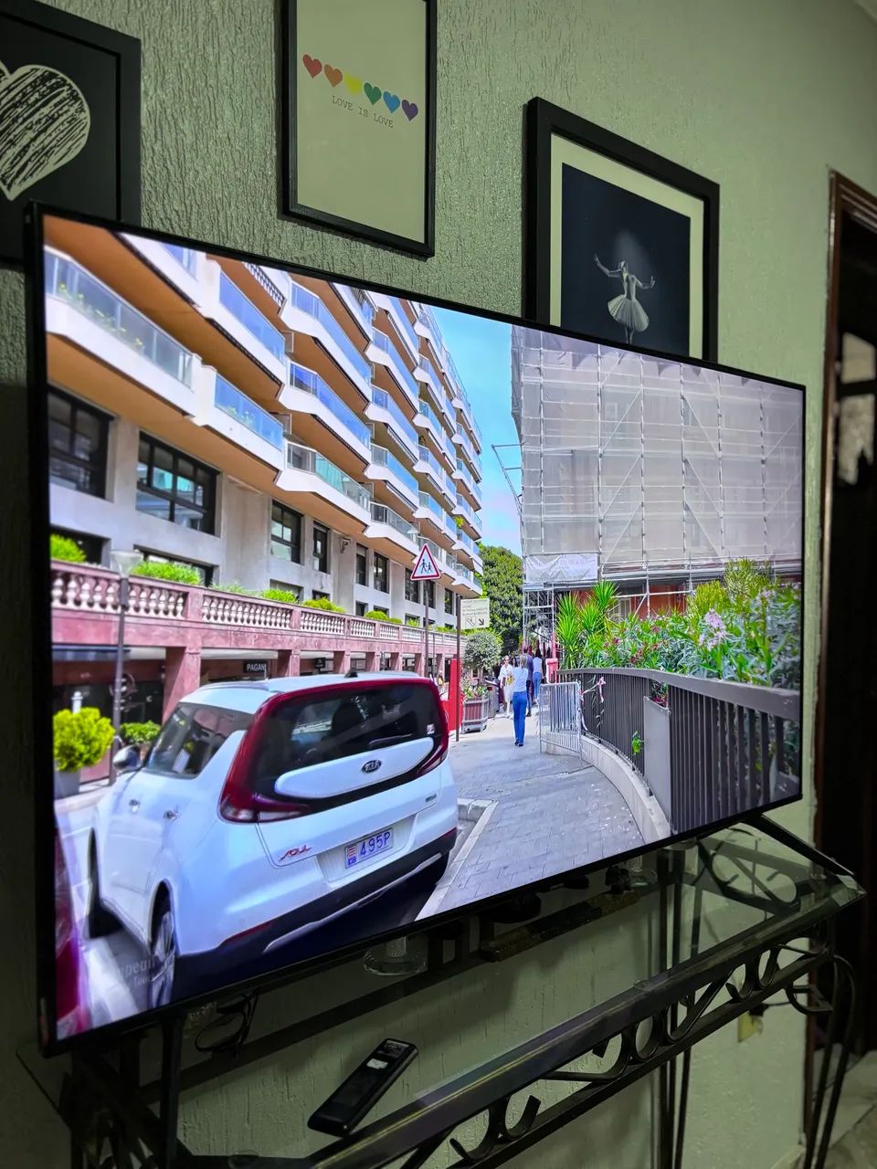 Smart tv 43 polegadas 4k, comando de voz, borda infinita.