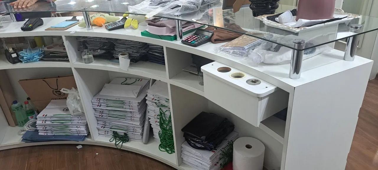 BALCÃO DE CAIXA E PACOTES C/VIDRO - Foto 3