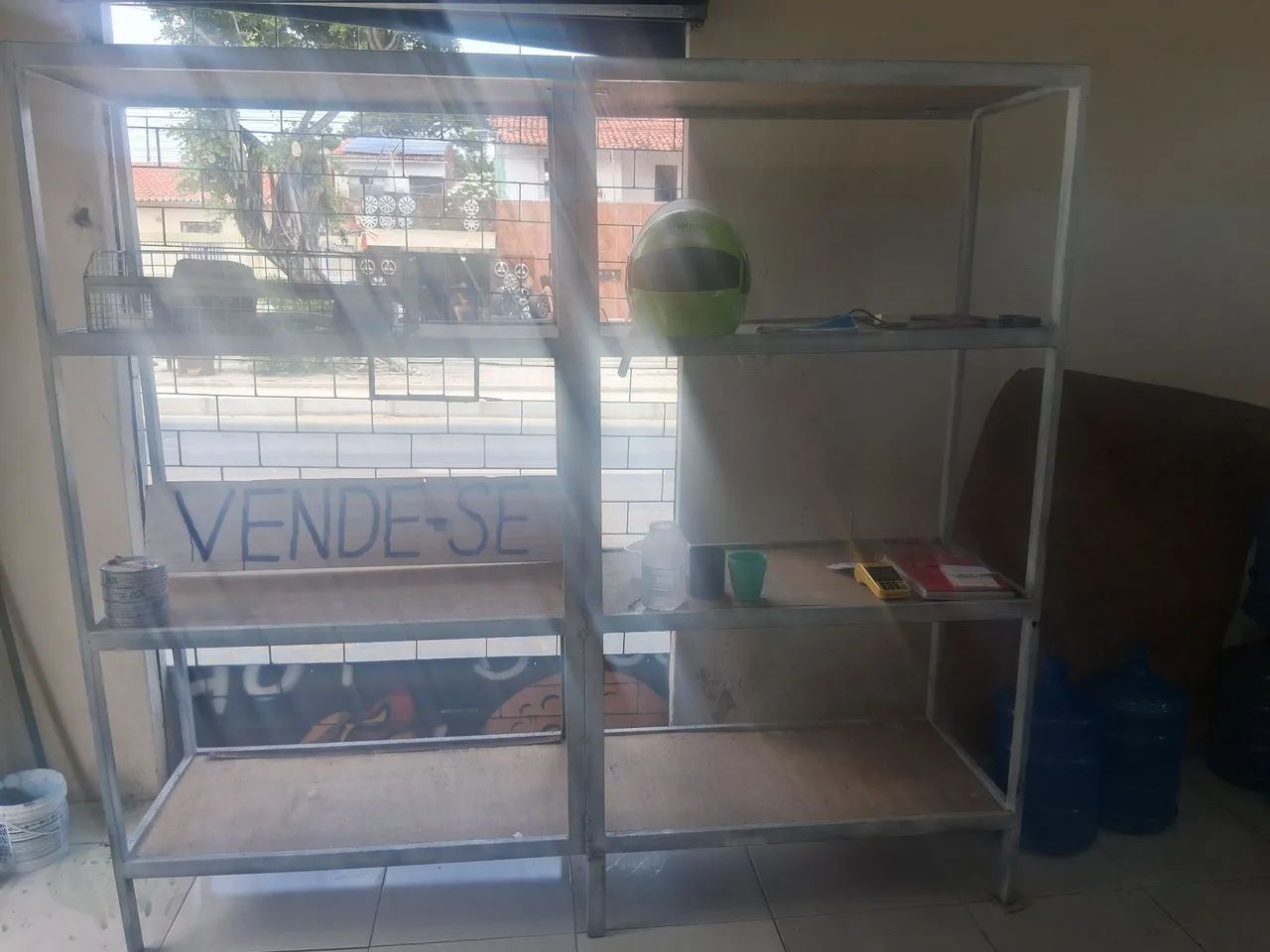 Venda de estantes 
