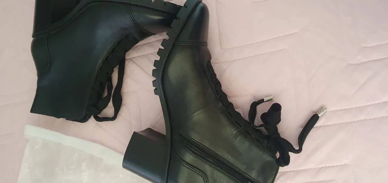Bota Feminina da Marca Arezzo - Foto 2