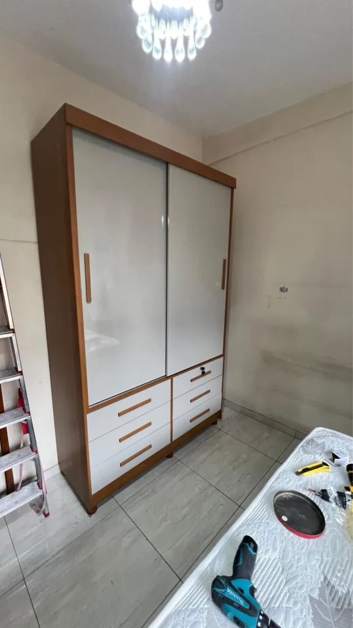 Guarda roupa 2 portas 6 gavetas 