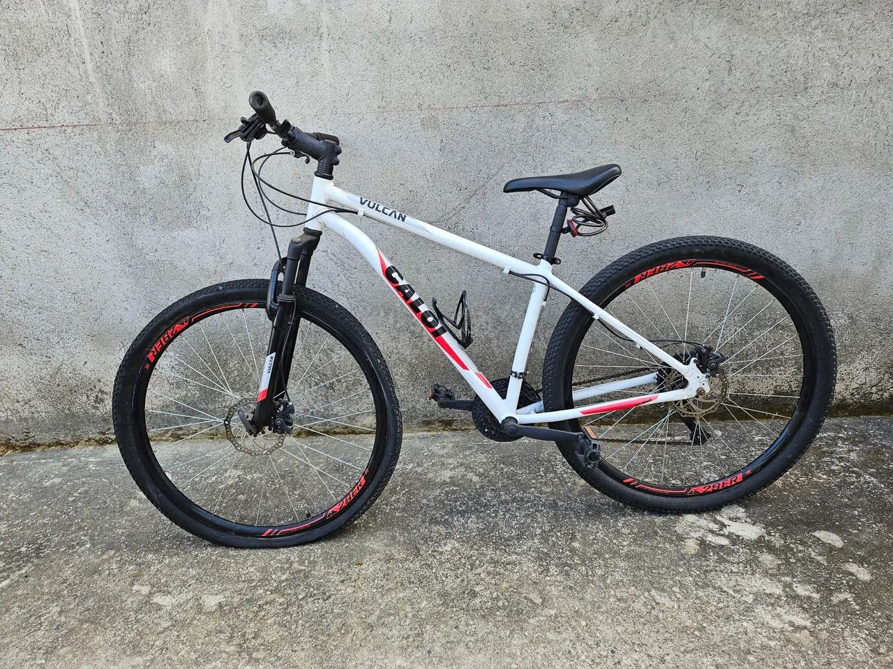 Bicicleta Vulcan branca aro 29 + acessórios 