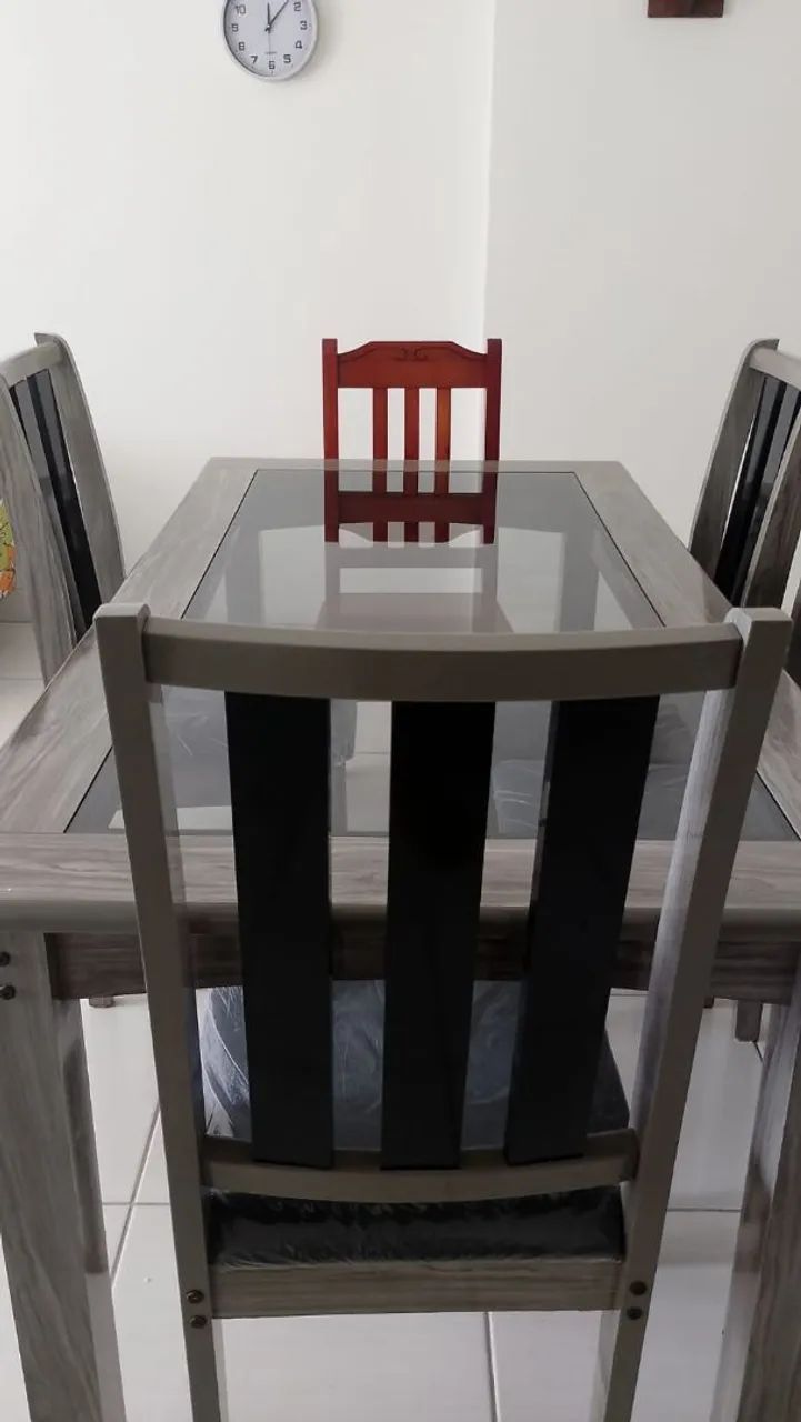 Conjunto Mesa de Jantar 4 cadeiras-tampo de vidro 