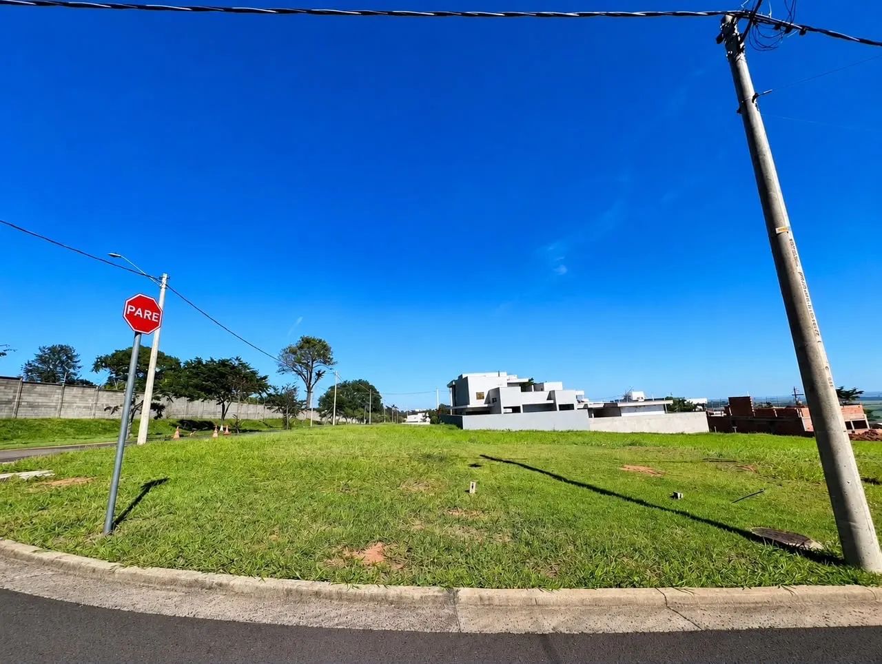 Lote de esquina DAMHA 