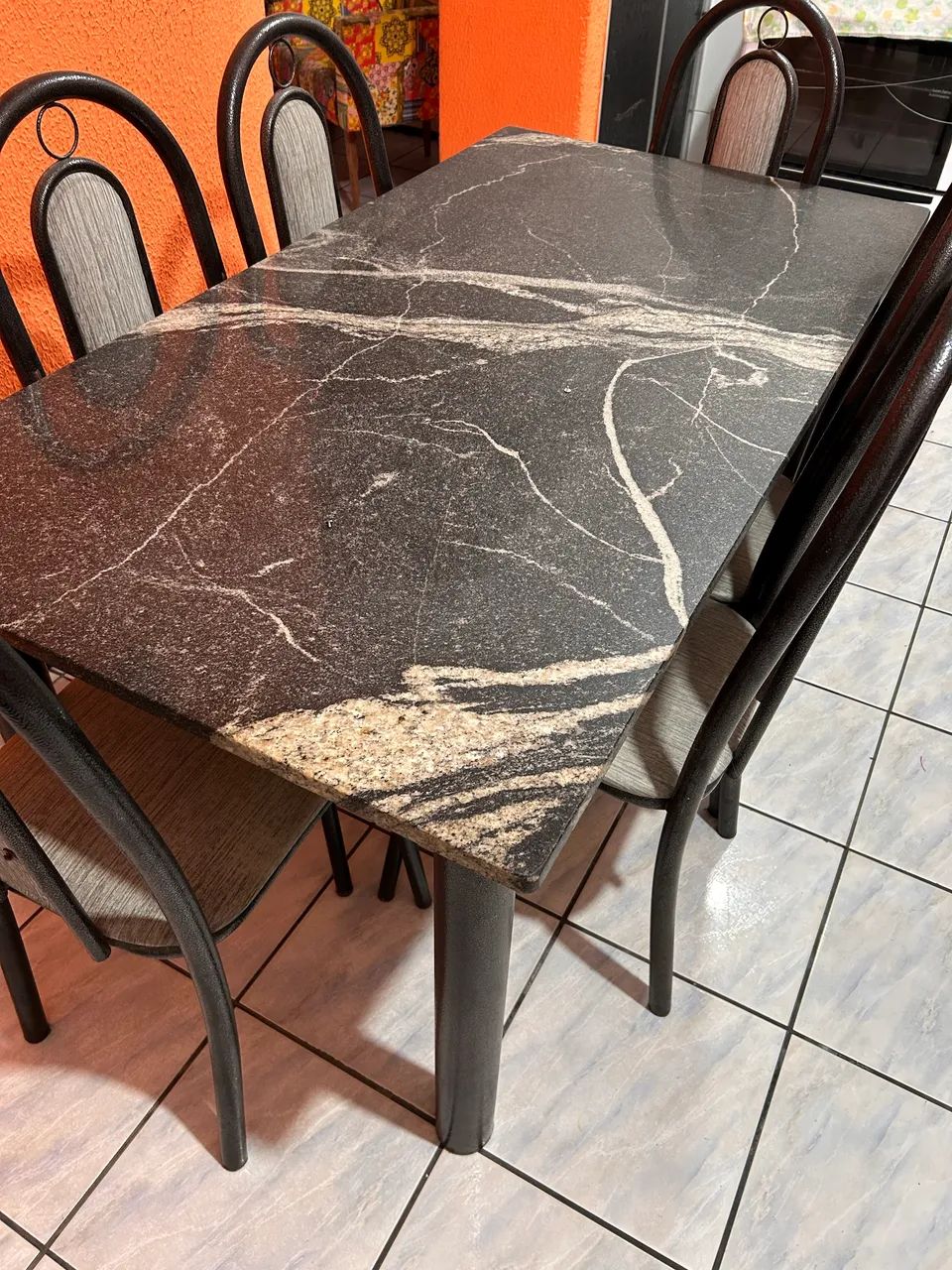 Mesa de Jantar em Granito com 6 Cadeiras - Excelente Estado - Foto 2