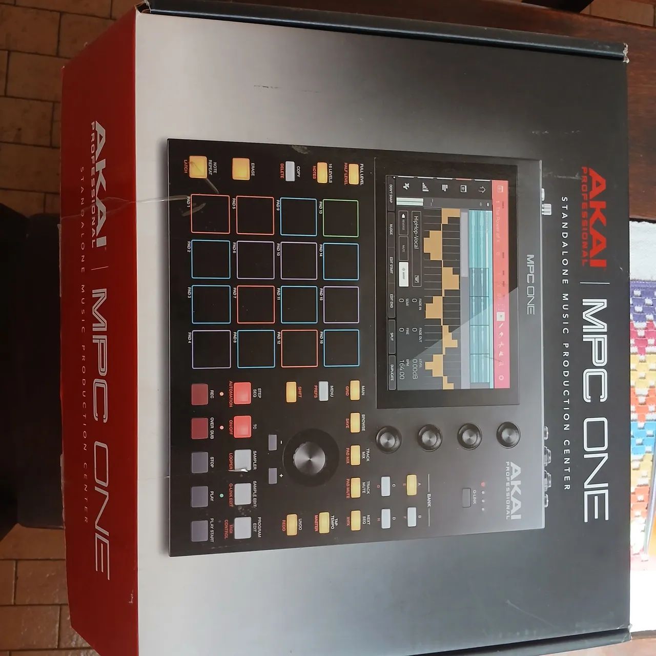 AKAI MPC ONE (na caixa)