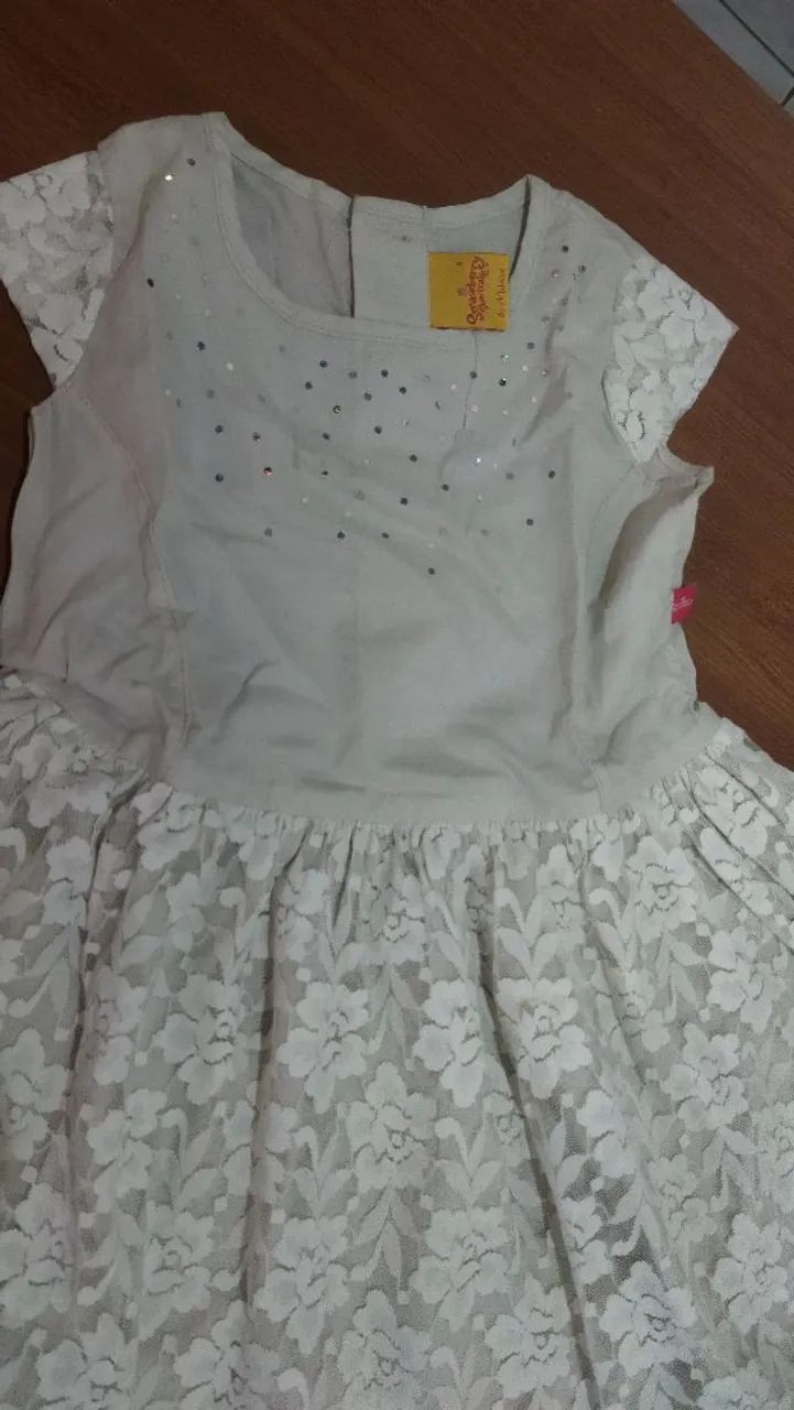 Vestido infantil lindo off-withe com renda e pedrinhas R$55 - Foto 4