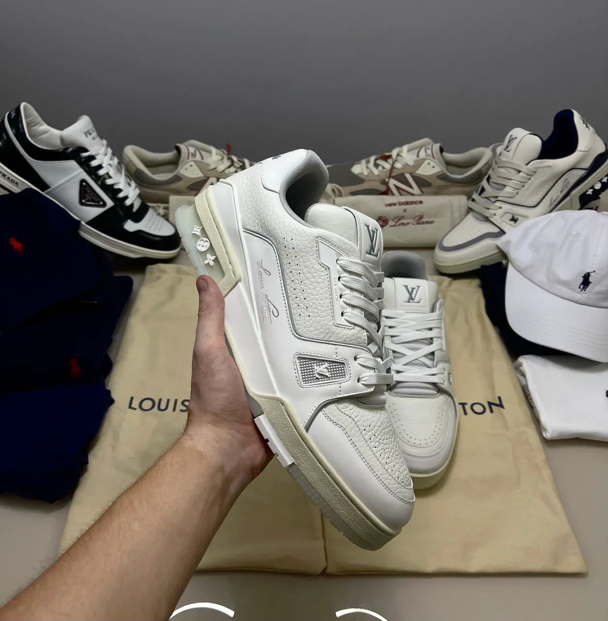 Louis Vuitton LV Trainer branco e cinza