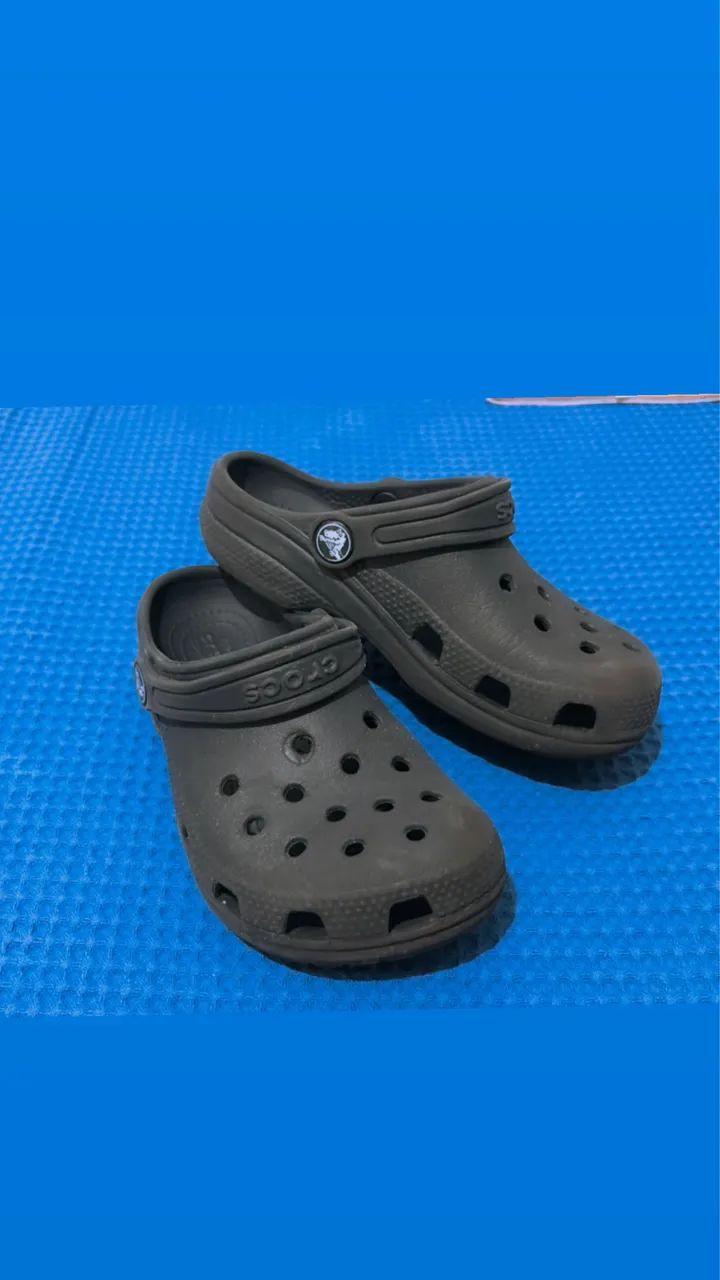 Crocs infantil e sapato social os dois por 90,00 - Foto 2