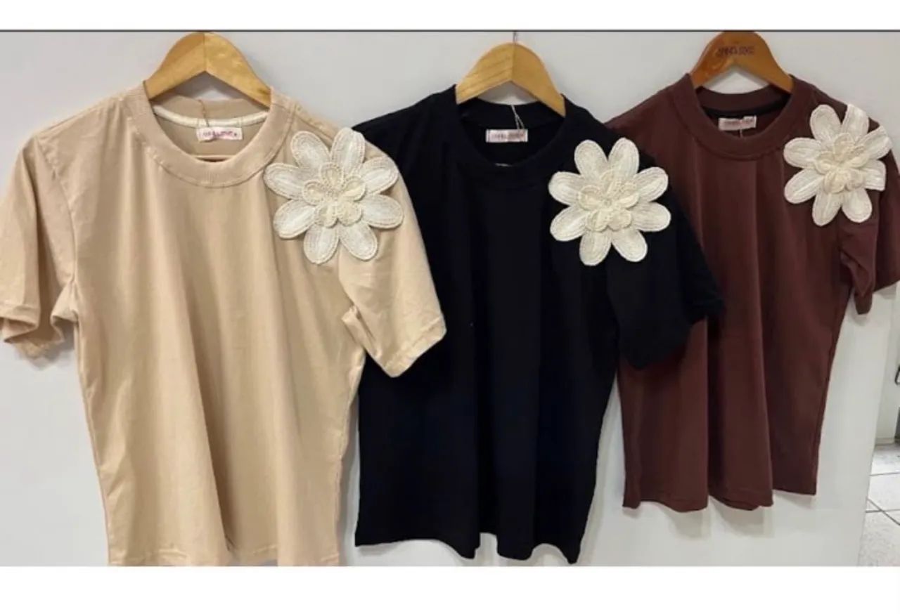 Camisas de algodão com aplicação 
