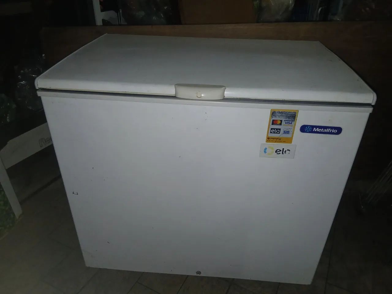 Aluga-se freezer horizontal 127v 293 litros 