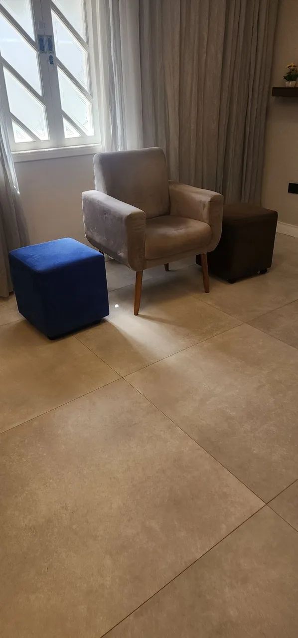 Vendo uma poltronas  e dois pufs  - Foto 2