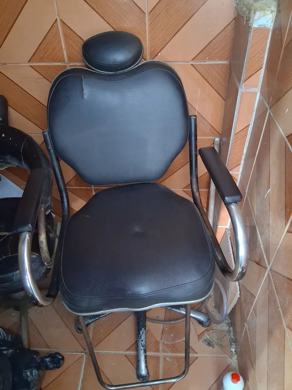 Vendo 2 cadeiras de barbeiro 